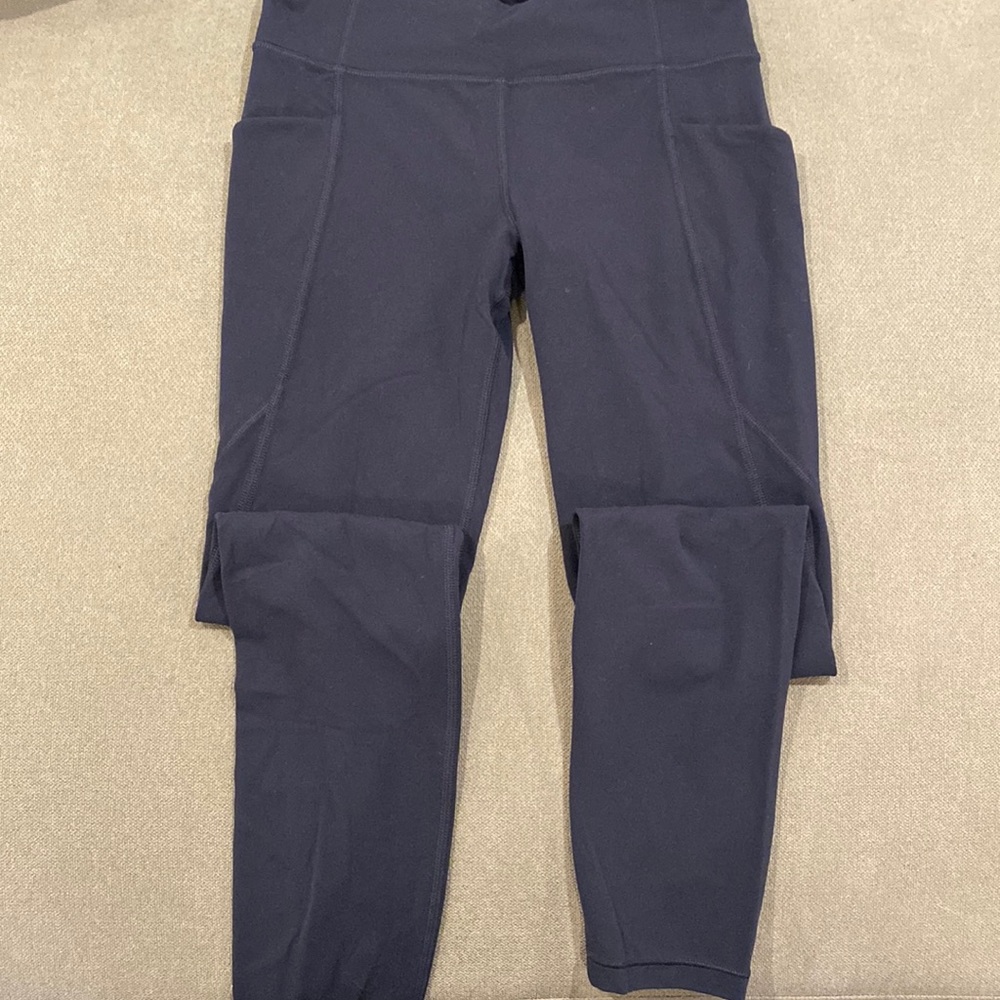 Like new! Athleta Girl leggings.